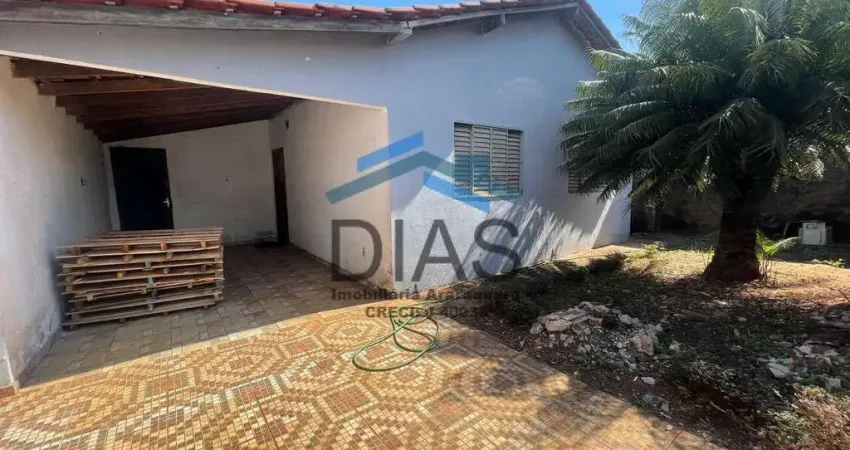 JARDIM TINEN QUINTAL NOS FUNDOS TRÊS DORMITÓRIOS PRÓXIMO AO SAVENHAGNO
