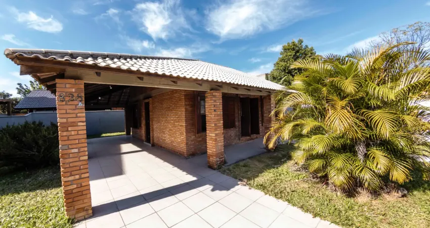 Casa em amplo terreno a 1km da praia, no campeche , em florianópolis!