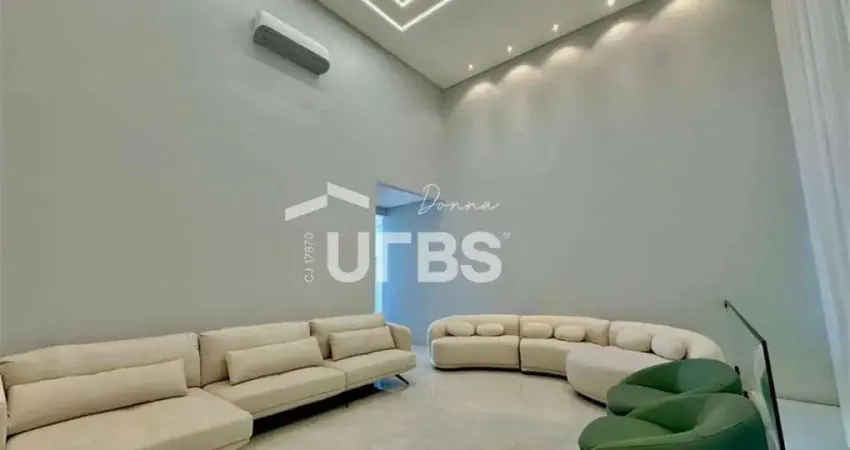 Casa térrea à venda na primeira etapa, 4 quartos, 3 suítes, 4 vagas, fundo para mata.