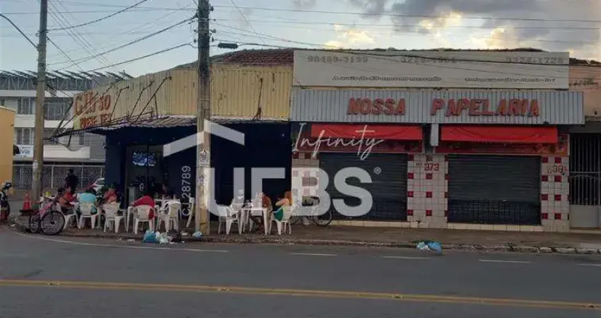 Este imóvel está localizado no coração do setor central, em frente ao movimentado mercado popular da rua 74, um ponto de referência comercial e cultural da região.