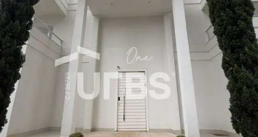 Casa bem localizada, 700,02m2, 5 suites, 3 salas, elevador, 8 vagas de garagem, academia, piscina, churrasqueira, próximo a avenida t-7 e a av. t-2