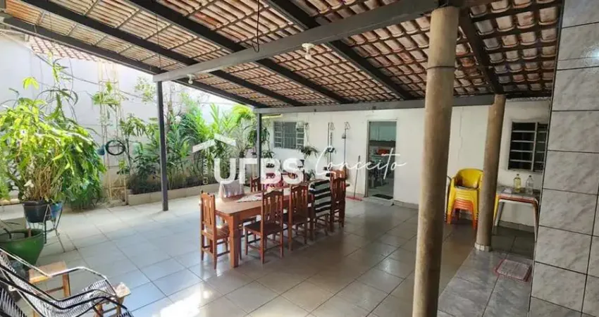 Casa de rua - aparecida de goiania - av g (av. rudá), 3 qtos 250m2