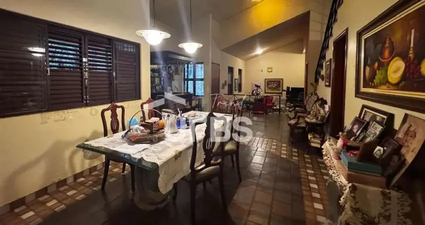 Casa com 4 quartos à venda na Rua 258, Setor Coimbra, Goiânia