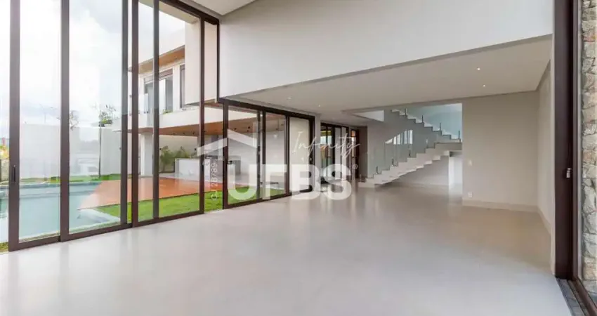 O jardins frança é um condomínio de alto padrão, que tem uma integração com uma mata nativa e terá uma grande área comercial em frente, proporcionando muita conveniência. um sobrado de esquina com 04