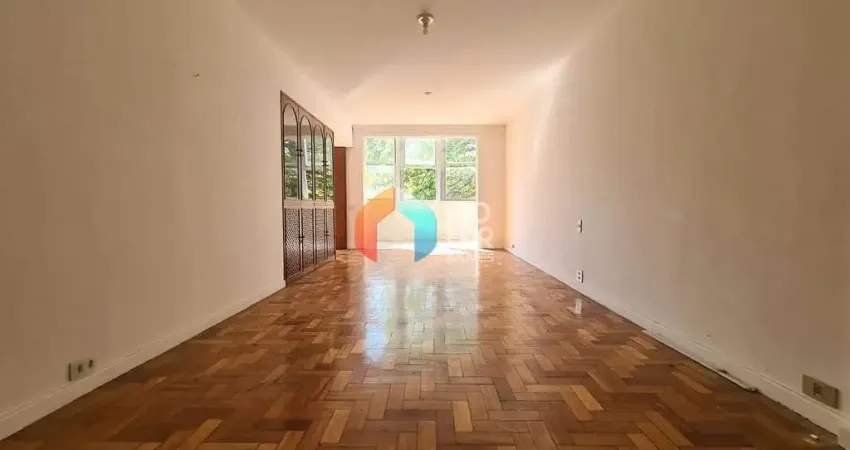 Apartamento à Venda em Copacabana, 3 Quartos (1 suíte), Sala Ampla em Ambientes, Dependência Comple