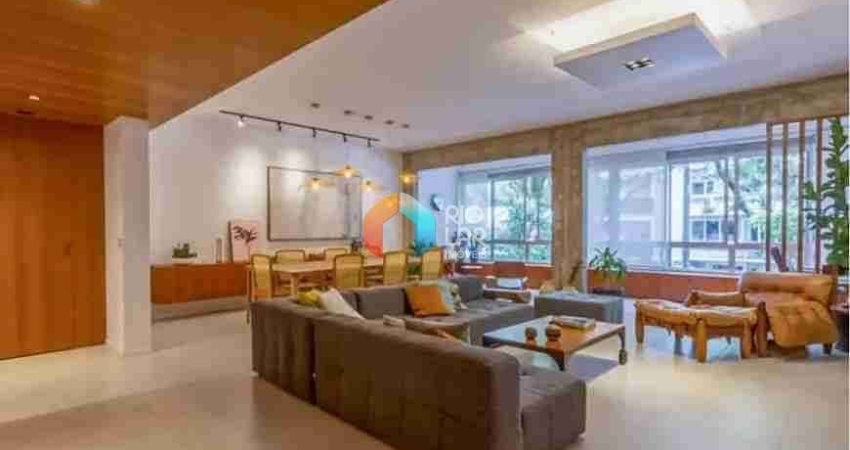 Apartamento à Venda em  Copacabana, 180 m2, Salão, 3 Quartos (1 suíte), 3 Banheiros, Copa Cozinha P