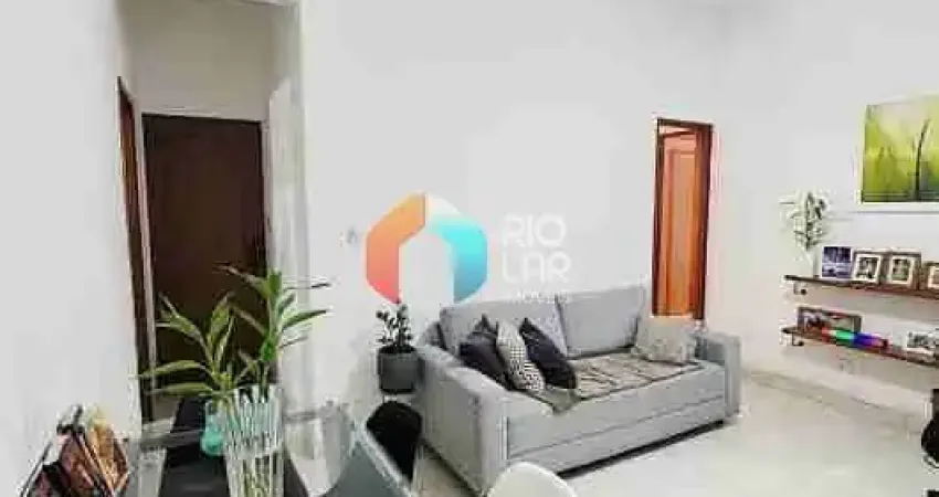 Sala e Quarto, Dependência Completa, Vaga de Garagem à Venda em Copacabana, Rio de Janeiro, RJ.