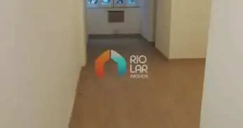 Ótimo apartamento a venda em ipanema com dependências e garagem.