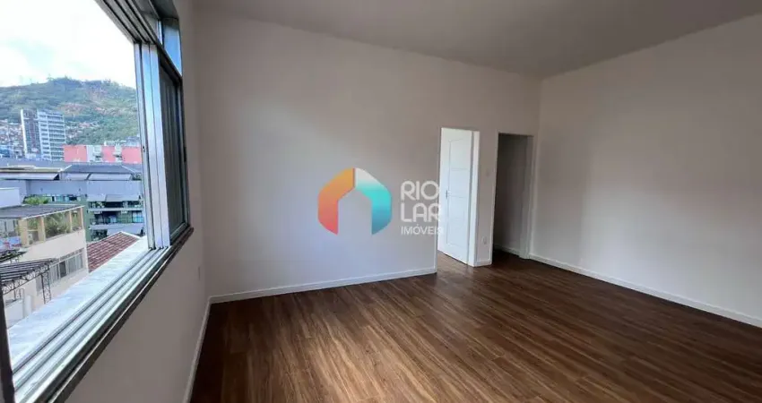 Apartamento reformado 3 qts à venda na tijuca com 2 vagas de garagem.