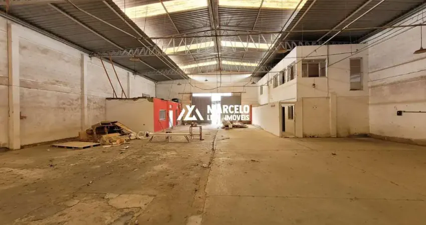 Vendo ou Alugo galpão com Habites Comercial e 750 M2 área útil com banheiros, co