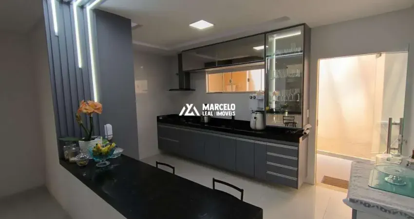 Vendo linda casa de 3/4 sendo 01 suíte com garagem coberta e armários planejados
