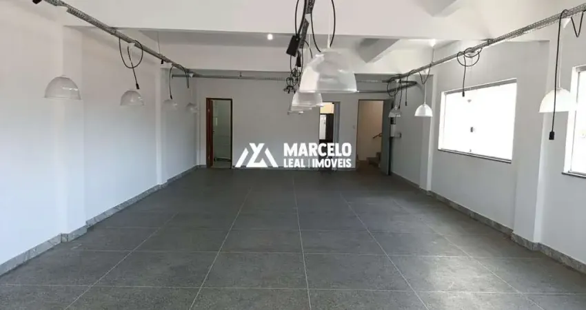 Alugo, andar inteiro de aproximadamente 80 m² com banheiro privativo e vagas de