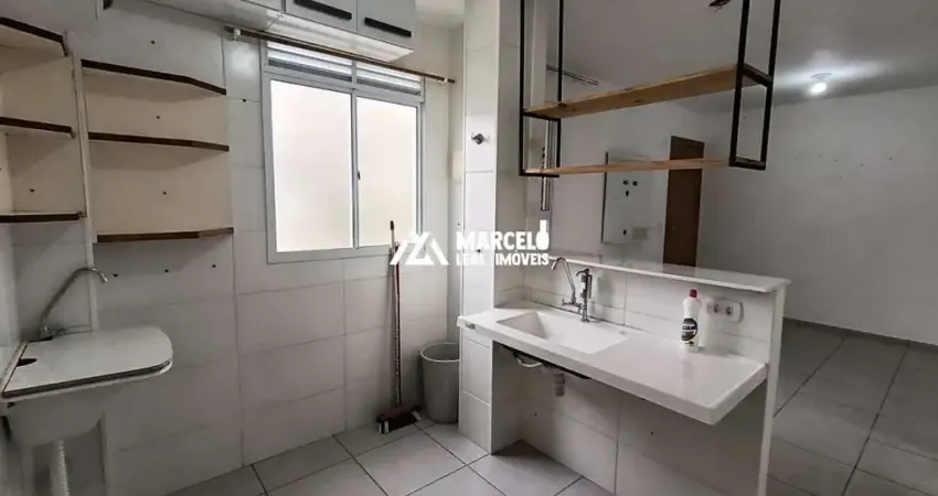 Alugo apto térro de 2/4, cozinha com planejados e sala com painel, na região cen