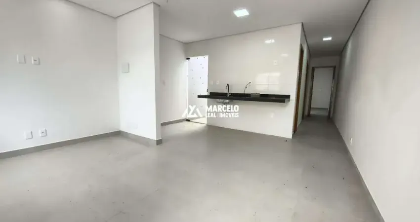 Vendo casa com 2 quartos sendo 1 suíte, com vaga de garagem na avenida principal