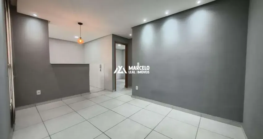 Vendo apartamento no 1º andar com 2 quartos, em condomínio com completa infra