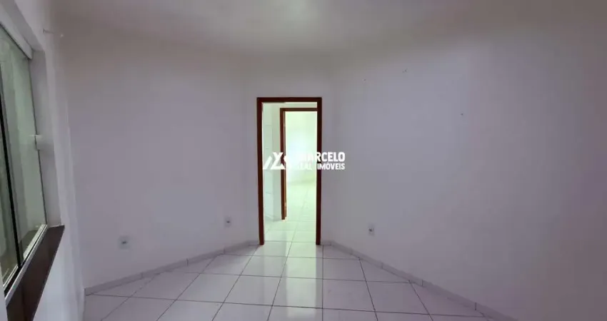 Alugo apto de 1/4 sem suíte no 1º andar com sacada e sem vaga de garagem no bair