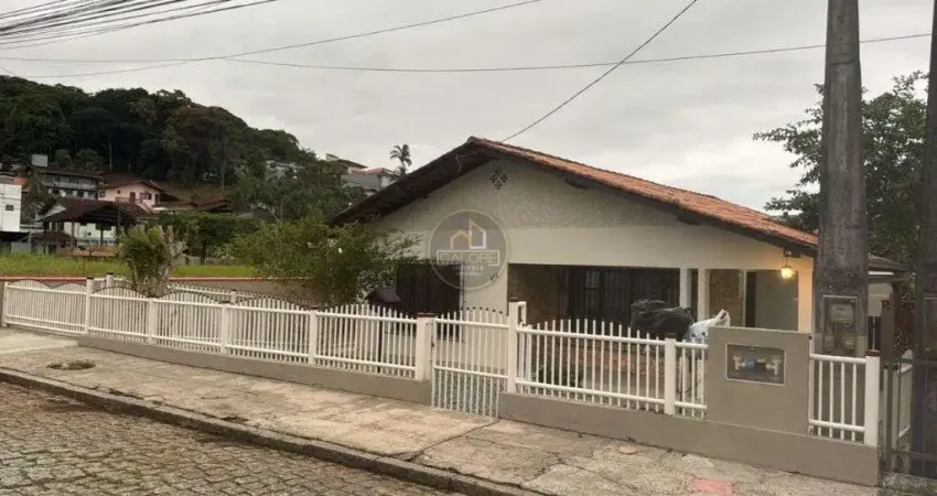 Casa com 3 quartos para alugar no Glória, Joinville 