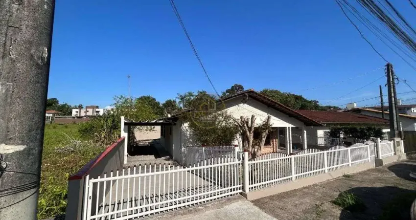 Casa com 3 quartos para alugar no Glória, Joinville