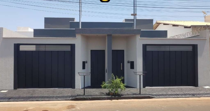 Casa à venda com 3 quartos, suíte, Área gourmet, 2 vagas, 100m2 construção, em Uberlândia-MG, bairro Vida Nova.