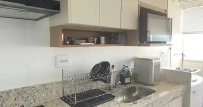 Apartamento à venda no Centro de Uberlândia-MG: 2 quartos, 2 salas, 1 banheiro, 1 vaga de garagem, 46m² de área.