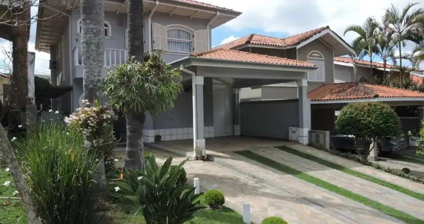 Linda casa com 3 suítes e edícula com 1 suíte e área de churrasco e forno de pizza, condomínio clube com ampla área de lazer e muito verde