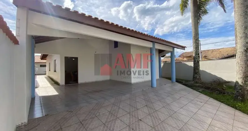 Casa com Piscina a 400 metros da praia no Cibratel II