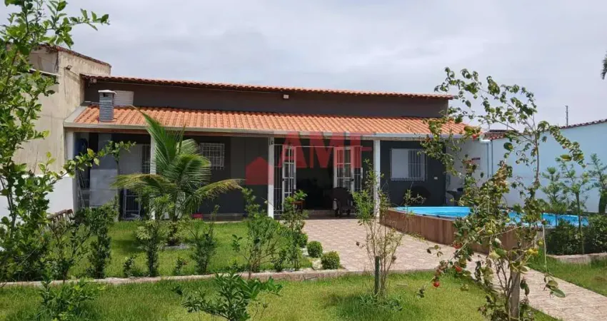 Casa com piscina a 800 da praia no Cibratel II