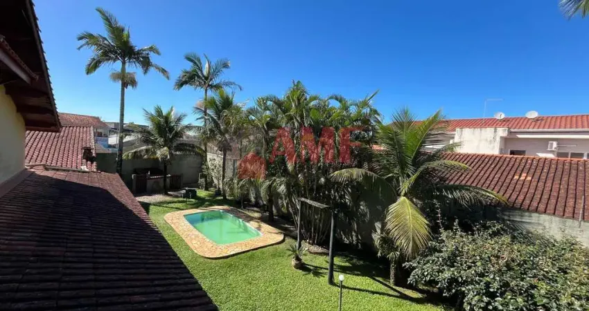 Casa com piscina a 600 metros do Mar na Vila São Paulo