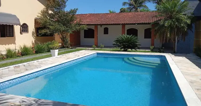 Elegante sobrado no bairro Cibratel II em Itanhaém-SP