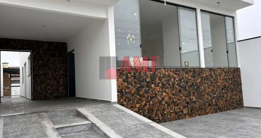 Casa Térrea de Alto Padrão com 3 Suítes, Piscina e Localização Privilegiada
