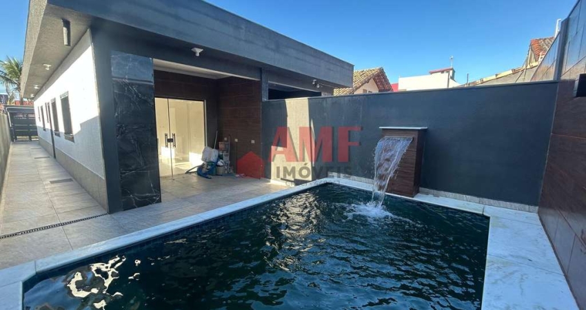 Casa com piscina no bairro Santa Terezinha - Itanhaém