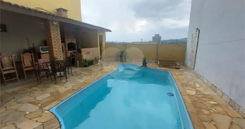 Casa com 4 quartos à venda ou para locação em Atibaia Jardim - SP