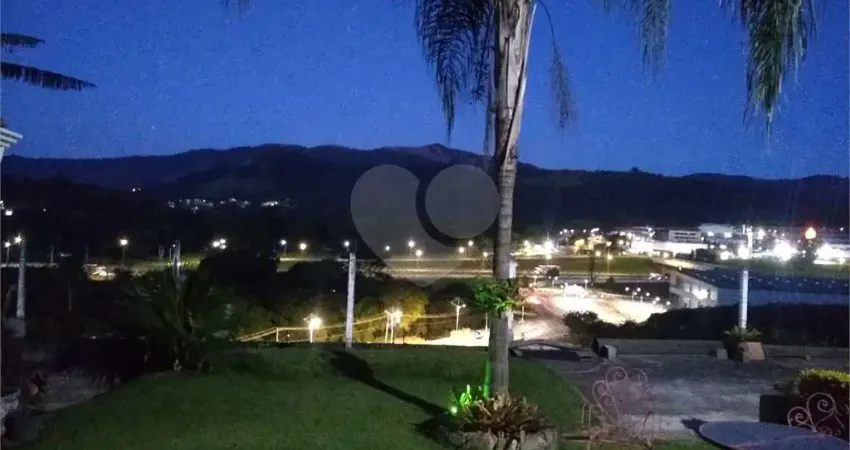 Sobrado com 4 quartos à venda em Jardim Estância Brasil - SP