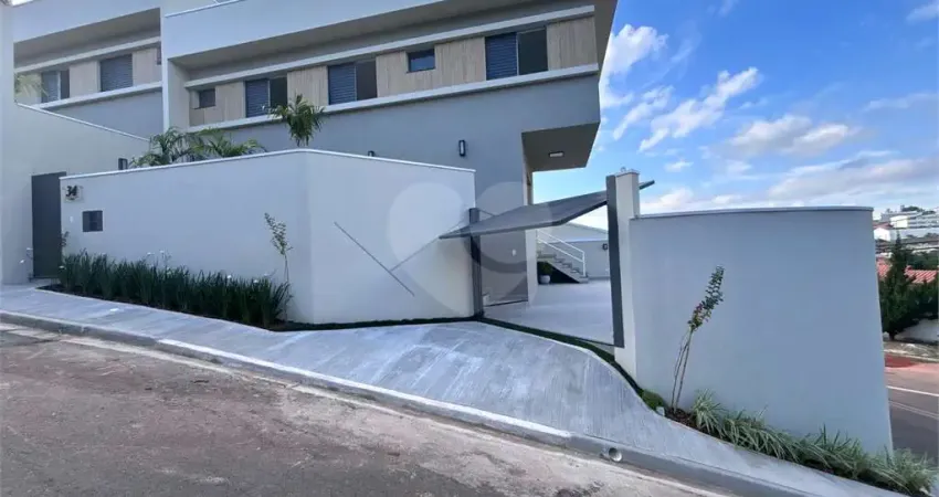 Sobrado com 3 quartos à venda em Jardim Jaraguá - SP