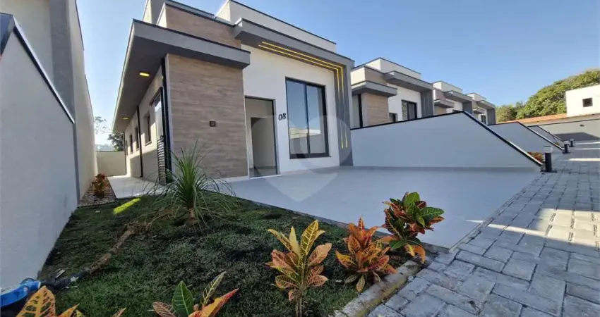 Casa de vila com 3 quartos à venda em Caetetuba - SP