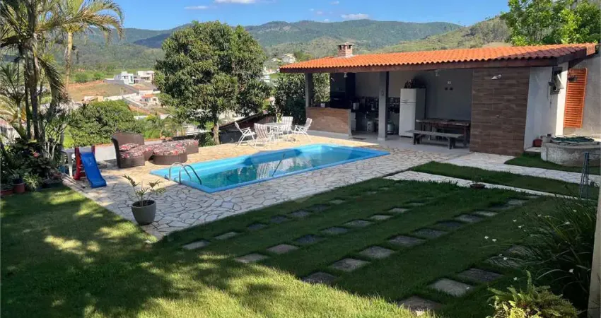 Casa com 4 quartos para alugar no Jardim Centenário, Atibaia 