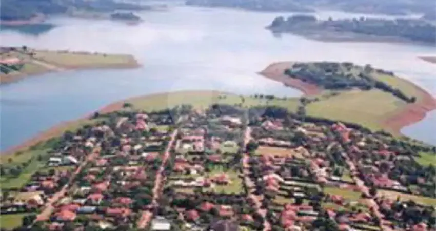 Terreno em condomínio fechado à venda no Centro, Piracaia 