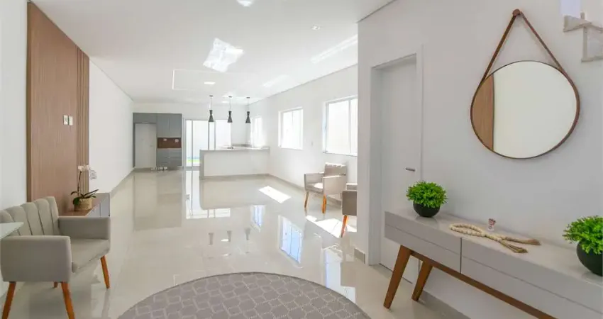 Casa com 3 quartos para alugar na Rua Aloisio Oliveira da Costa, --, Vila Petrópolis, Atibaia