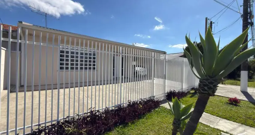 Casa com 3 quartos para alugar na Rua Milton Camargo de Oliveira, 231, São Braz, Curitiba