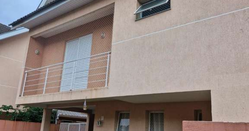 Sobrado com 3 quartos em Santa Felicidade