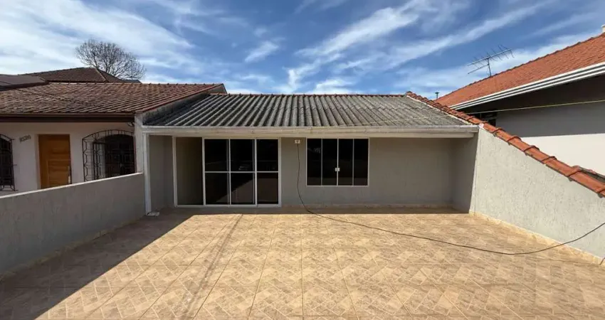 Casa com 3 quartos para alugar na Rua Hermenegildo Luca, 2510, São Braz, Curitiba