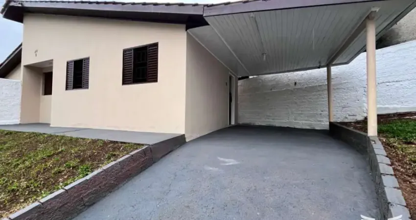 Casa com 2 quartos para alugar na Rua Alberto Bernarski, 213, São Braz, Curitiba