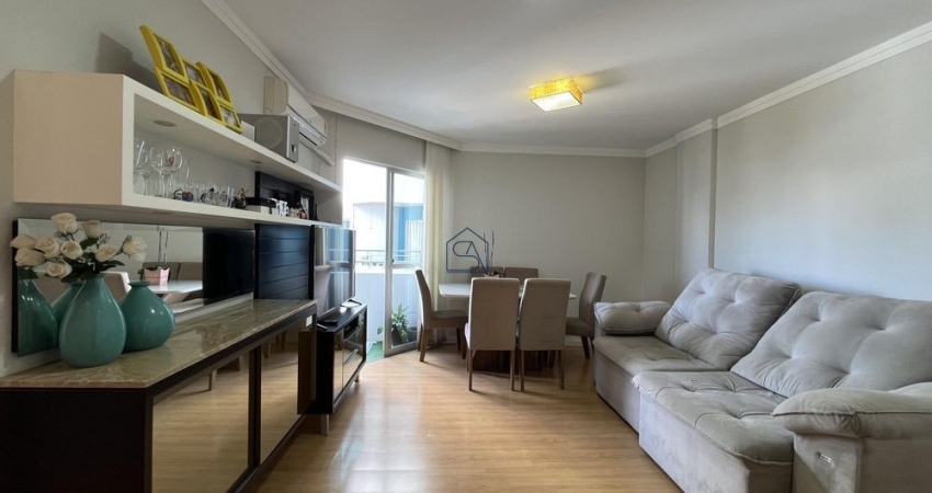 Apartamento com 03 quartos sendo 01 suíte 02 BWC localizado em Barreiros, São José - SC.