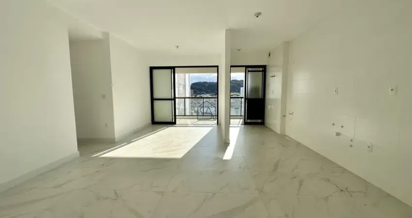 Apartamento com 03 quartos sendo 02 suítes e 03 BWC localizado no Kobrasol, São José - SC.