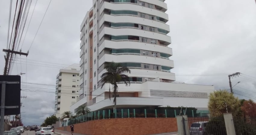 Apartamento com 03 quartos sendo 01 suíte 02 BWC localizado no Estreito - Fpólis.