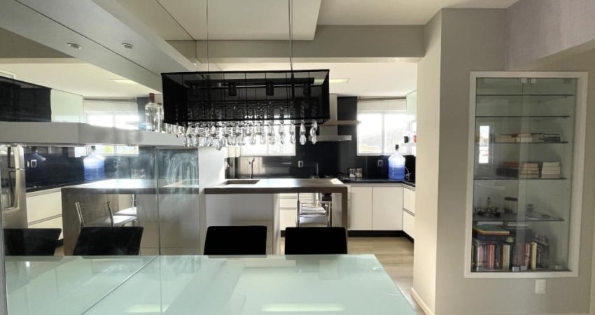 Apartamento com 02 quartos sendo 01 suíte 02 BWC localizado em Barreiros - São José SC.