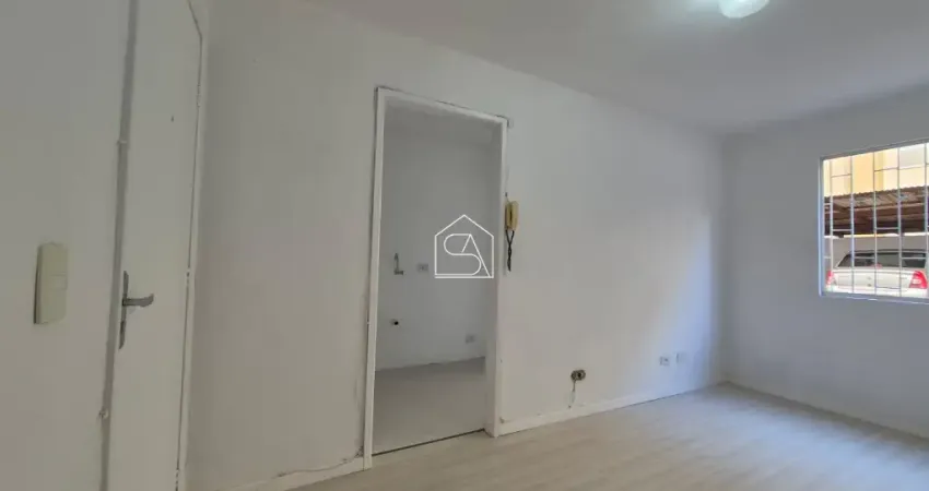 Apartamento com 02 quartos 01 BWC localizado em Coqueiros Fpólis SC.