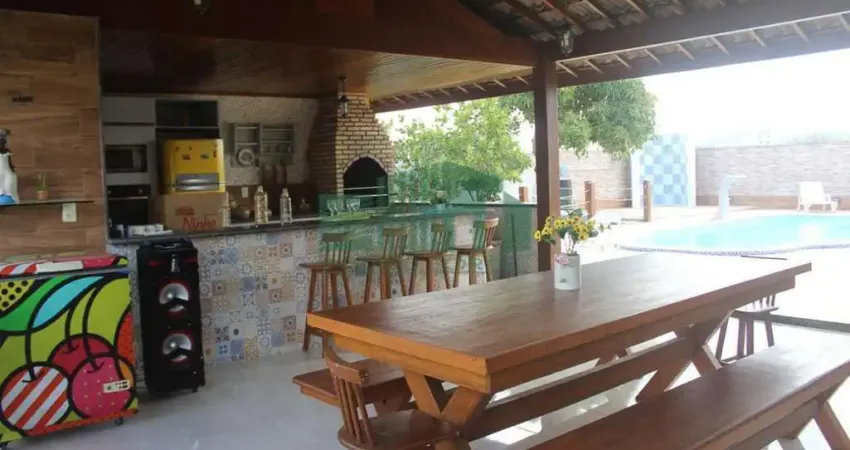 Casa com 5 quartos à venda na Avenida Themístocles Torres Resende, Bairro Novo, Gravatá