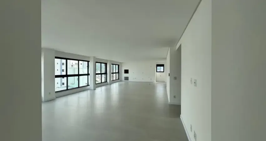 Cobertura Horizontal à venda, centro de Balneário Camboriú