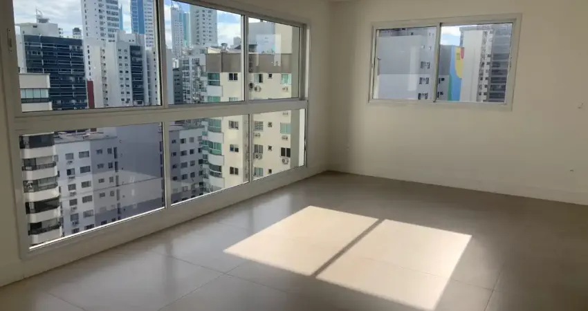 Apartamento novo com 03 suítes à venda em Balneário Camboriú